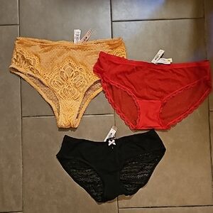 Set Budle of 3 Victoria's Secret Panties NWT